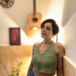 Vishavpreet Kaur Instagram - The essence of all art is to have pleasure in giving pleasure….🎶🎼🎸 . . . #music #feelinggood #studiolife #singer #actor #lovemyjob #vishwapreetkaur