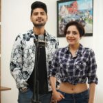 Vishavpreet Kaur Instagram - Passori is definitely everyone’s favourite, got so many msgs for this song…. Hope you all enjoy this version as you enjoy listening all our covers Thanks for all the love 🤗♥️ . . . #passori #coversong #punjabi #lovesinging #freinds #vishwapreetkaur #hardeepsinghjanua