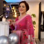 Vishavpreet Kaur Instagram - 💖💫✨ #pink #sareelove #onlocation #pashminna