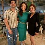 Vishavpreet Kaur Instagram - Mein kya likhon iss show aur iski team ke bare mein, hum Sab ne itna waqt saath mein bitaya kashmir mein ke family wali feeling aati hai ab to,I am so glad & grateful to be part of this amazing journey with all you lovely people. I love you 🫶, you know…. You are special ✨🤗❤️ @ankitassingh17 @krissannb @isha_sharma7 @ayushibhatia96 @rakesh_insta_paul @anujkhurana2610 @ali.khxn.afridi @sapnamalhotra01 @siddharthpmalhotra @deepakchavanofficial @nishantsinghm_official @gpradhan