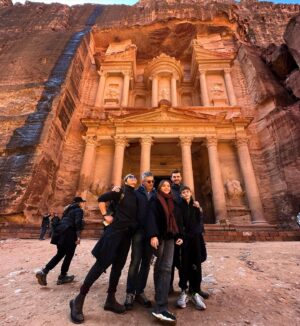 Vittoria Belvedere Instagram - My wonderful family @petra.giordania @lorenzovalerioo @emmavalerioo @nicvalerioo @artwall.it