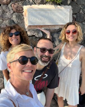 Vittoria Belvedere Instagram - Quei bravi ragazzi🤪 @sara_baccarini @massimilianobruno2020 @clarissadomenicucci @premiotroisi