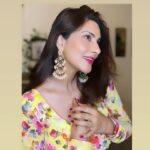 Vivana Singh Instagram - Wearing : @vibrantcolours.co.in ( earrings ) #earrings #jewllery #jellewerydesign #indian #indianjewellery #instalike #instagram #insta #collab #collabration #collaborations #vivana #vivanasingh #explorepage #🧿