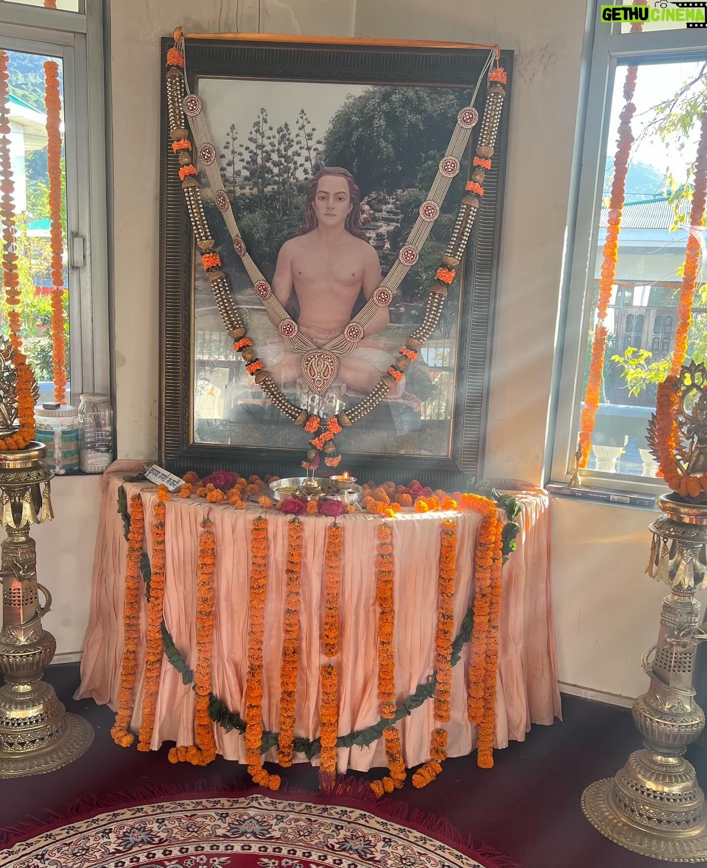 Vivana Singh Instagram - Wishing everyone a very happy new year filled with immense grace of Guruji Maharaj ππ»β₯οΈβ₯οΈπ§Ώ .we welcome 2024 with love n gratitude ππ»( Shukrana Mallik for your kindness over me n my family ππ») Thankyou 2023 for everything you graced us with ππ»ππ»ππ»
