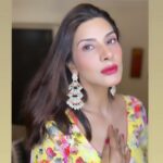 Vivana Singh Instagram - Wearing : @vibrantcolours.co.in ( earrings ) #earrings #jewllery #jellewerydesign #indian #indianjewellery #instalike #instagram #insta #collab #collabration #collaborations #vivana #vivanasingh #explorepage #🧿