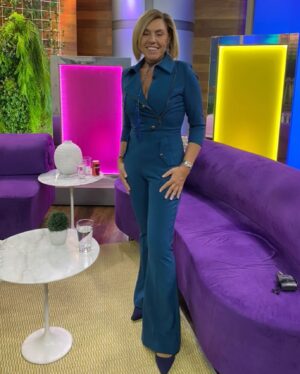 Vivi Kreutzberger Instagram - Cuál es tu look @eleganza_showroom favorito? 1, 2, 3 o 4? 
@vivikreutzberger 
 
 
 
 
#ropamujerchile #tvchilena #masviviquenunca #vivikreutzberger #televisionchilena #tvnchile #eleganzashowroom #chilevision #vestidoschile #enteritosmujer #enteritoschile #casacostanera #zarachile #zapatillaschile #modasantiago #modachilena #ventasconce #sanpedrodelapaz #magallaneschile #ventascoquimbo #laserenagolf #lobarnechea #lostrapenses #altolascondes #portalladehesa