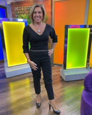 Vivi Kreutzberger Instagram - Cuál es tu look @eleganza_showroom favorito? 1, 2, 3 o 4? 
@vivikreutzberger 
 
 
 
 
#ropamujerchile #tvchilena #masviviquenunca #vivikreutzberger #televisionchilena #tvnchile #eleganzashowroom #chilevision #vestidoschile #enteritosmujer #enteritoschile #casacostanera #zarachile #zapatillaschile #modasantiago #modachilena #ventasconce #sanpedrodelapaz #magallaneschile #ventascoquimbo #laserenagolf #lobarnechea #lostrapenses #altolascondes #portalladehesa