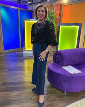 Vivi Kreutzberger Instagram - Cuál es tu look @eleganza_showroom favorito? 1, 2, 3 o 4? 
@vivikreutzberger 
 
 
 
 
#ropamujerchile #tvchilena #masviviquenunca #vivikreutzberger #televisionchilena #tvnchile #eleganzashowroom #chilevision #vestidoschile #enteritosmujer #enteritoschile #casacostanera #zarachile #zapatillaschile #modasantiago #modachilena #ventasconce #sanpedrodelapaz #magallaneschile #ventascoquimbo #laserenagolf #lobarnechea #lostrapenses #altolascondes #portalladehesa