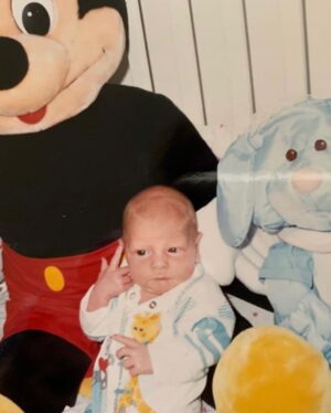 Vivi Kreutzberger Instagram - Hoy está de cumpleaños quien me convirtió en mamá!! Han sido muchos años de caminar juntos, disfrutar la vida, ser el hermano mayor, hoy ya es un hombre hecho y derecho, es hace muy poquito también padre, por lo que será un cumpleaños muy especial!! Son tantos los sentimientos, emociones que es difícil de explicar, no vivimos en el mismo país por lo que cuando nos vemos disfrutamos cada minuto, para los padres nada mejor que verlos felices y realizados!! Te mereces todo lo mejor.
HAPPY BIRTHDAY @ilannumhauser eres un gran tipo! Que tremendo orgullo ser tu mamá 😍😍😍.
#happybirthday #felizcumpleaños #proudmom #mamá #mamaorgullosa #grandía #felicidad #loveyou #love #myboy #mybaby #loveyou #lastpicture credit’s to #rwilkins