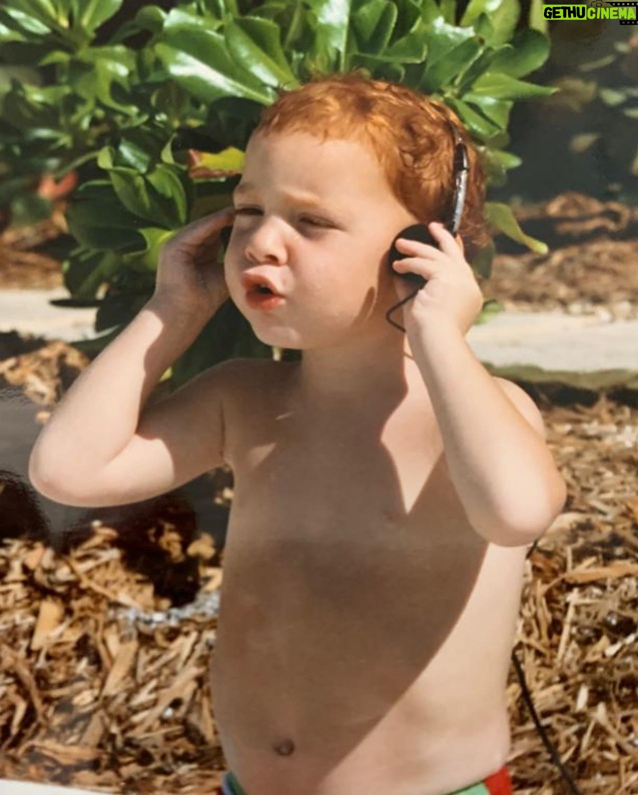 Vivi Kreutzberger - 5.6K Likes - Hoy está de cumpleaños quien me convirtió en mamá!! Han sido muchos años de caminar juntos, disfrutar la vida, ser el hermano mayor, hoy ya es un hombre hecho y derecho, es hace muy poquito también padre, por lo que será un cumpleaños muy especial!! Son tantos los sentimientos, emociones que es difícil de explicar, no vivimos en el mismo país por lo que cuando nos vemos disfrutamos cada minuto, para los padres nada mejor que verlos felices y realizados!! Te mereces todo lo mejor.
HAPPY BIRTHDAY @ilannumhauser eres un gran tipo! Que tremendo orgullo ser tu mamá 😍😍😍.
#happybirthday #felizcumpleaños #proudmom #mamá #mamaorgullosa #grandía #felicidad #loveyou #love #myboy #mybaby #loveyou #lastpicture credit’s to #rwilkins