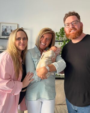Vivi Kreutzberger Instagram - Con gran Alegría y orgullo comparto con ustedes esta maravilla, el nacimiento de Baby P. Un hito para nuestra familia, primera bisnieta, nieta, sobrina, primera toooodo.
Estamos gozando cada momento, cada pequeño movimiento, risa, mueca, TODO.
Desearles toda la felicidad del mundo a los papis… @ilannumhauser @catalinagana.art 
Vivimos juntos estas horas tan cruciales e inolvidables.
Se pasaron, gran trabajo en equipo, tranquilo, acompañansose  como los partners que son, el reflejo es la paz que lograron, todo eso se refleja en ella, cómo se integra a esta maravillosa familia!
Sr@s Les presento la nueva integrante de la familia!!
Ella es BABY P. #newborn #baby #abuela #abuelitas #justborn #reciennacido #felicidad #circuslife #yallego #preciosa #felicidadmáxima #nieta #quienlodiria #parecequefueayer #nuevaetapa #alegria #joy #fulloflife #lifestyle #novedades #babygirl #babygirls