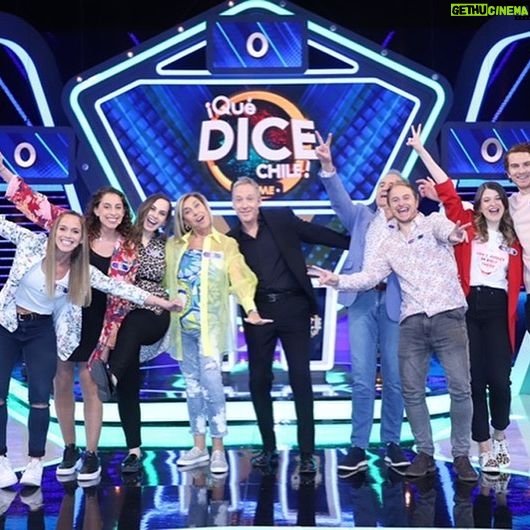 Vivi Kreutzberger - 2.3K Likes - ¡Jugamos, ganamos 🏆 y ayudamos a @camiseteados ! ☺️💪🏻 Gran noche llena de risa y buena onda vivimos las #SanguchitoDePalta 🥑🍞 en @quedicechile13 #Prime por @canal13cl 📺 Gracias a tod@s por el cariño y el apoyo de siempre 🥰
#tvchilena #tv #canal13 #vivikreutzberger #quedicechileprime #sanguchitodepalta #ganamos #camiseteados #fundacion #ayudar