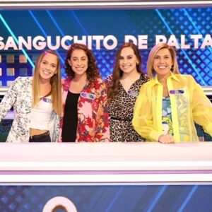 Vivi Kreutzberger Instagram - ¡Jugamos, ganamos 🏆 y ayudamos a @camiseteados ! ☺️💪🏻 Gran noche llena de risa y buena onda vivimos las #SanguchitoDePalta 🥑🍞 en @quedicechile13 #Prime por @canal13cl 📺 Gracias a tod@s por el cariño y el apoyo de siempre 🥰

#tvchilena #tv #canal13 #vivikreutzberger #quedicechileprime #sanguchitodepalta #ganamos #camiseteados #fundacion #ayudar