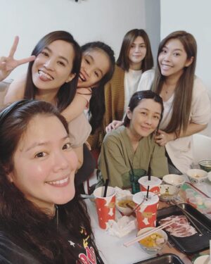 Vivi Lee Instagram - 你看看她啦😌 @lu8713 

#一群姨姨的聚會 #很吵很鬧 #吃很多喝很多