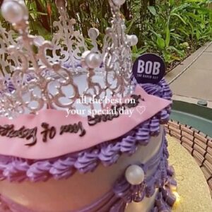 Vivian Lai Instagram - 今天的宝贝18岁了！！
18岁开启另一个新的天空！！
青春、阳光、快乐是属于你的！！
愿你幸福快乐每一天💗💗
So proud of who you have become over these 18 years !! 
We all Love you forever ❤️❤️
Happy 18th Birthday my Sweetheart Vera 🎂🎂🎂
@thataloevera

🎂 : @bobthebakerboy

#myvera18birthday
#daughterandmother
#时间过得真快 
#18岁生日快乐 
#vivianlai