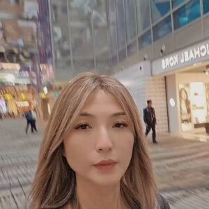Vivian Lai Instagram - 出发咯.....
#上海 我们又來了！！🌸🌺🌹🌷
#shanghai
#春天的上海好美
#sakura 
#美食吃不完
#收获滿滿
@lnxglobal_official @teritann @yujiao1452