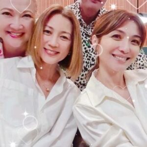 Vivian Lai Instagram - 老友 ！
一样的你！
一样的感觉！
一样的我们！
见到你真好💗💗 @mndlmummy
周末有你们的陪伴心情愉快！！
@honghuifang
@chenhanwei1969
#聊不完的話題❤️ 
#聊到时间一下就过 
#老友万岁 
#珍惜擁有❤️ 
#大家一切安好❤️ 
#weallloveyou 
#vivianlai