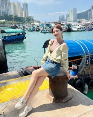 Vivian Lai Instagram - Travelling keeps one young at heart😍😍✨
Happiness is like a warm bun...Filled with delicacies from Hong Kong ! 😋🍲🍜

#discoverhongkong 
#hellohongkong 
#香港鴨脷洲 
#海鲜天堂 
#美食之都 
#vivian出遊记 
#vivian带你走透透 
#vivian好介绍 
@lnxglobal_official