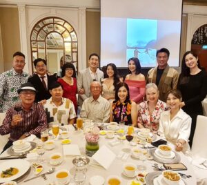 Vivian Lai Instagram - congrats @limchoonhow 娶媳妇了🎊🎊🎊
Honoured to be part of this amazing day ❤️ so happy to reunite with everyone too 🌷🌷🌷

@chenxiuhuan 
@shanepowxp 
@honghuifang 
@paigechua_tpc 
@zoetay10
@callychan__
@panlinglingg 
@aileentan80