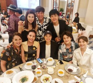Vivian Lai Instagram - congrats @limchoonhow 娶媳妇了🎊🎊🎊
Honoured to be part of this amazing day ❤️ so happy to reunite with everyone too 🌷🌷🌷

@chenxiuhuan 
@shanepowxp 
@honghuifang 
@paigechua_tpc 
@zoetay10
@callychan__
@panlinglingg 
@aileentan80