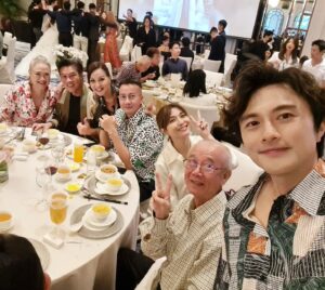 Vivian Lai Instagram - congrats @limchoonhow 娶媳妇了🎊🎊🎊
Honoured to be part of this amazing day ❤️ so happy to reunite with everyone too 🌷🌷🌷

@chenxiuhuan 
@shanepowxp 
@honghuifang 
@paigechua_tpc 
@zoetay10
@callychan__
@panlinglingg 
@aileentan80