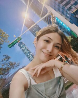 Vivian Lai Instagram - 让心情愉快，一切就会顺利💗💗
TGIF 🤗🤗🤗
#每天充满正能量 
#加油你是最棒的 
#为自己成为更好的你 
#周末的你在干嘛 
#happyweekend 
#vivianlai