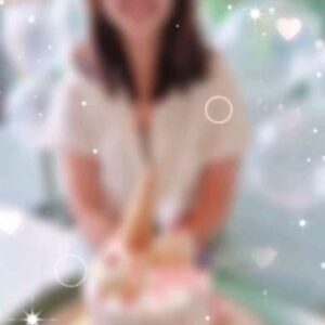 Vivian Lai Instagram - 可爱的小公主 @aqrielll 14岁咯🎊🎊
时光飞逝， 从小朋友变青春少女了😊😊
你的善良,天真,可爱,贴心 让妈妈感到很窝心❤️❤️
愿你天天幸福快乐!!
你的快乐就是我的快乐!!
Happy 14th birthday my baby🎂🎂
🎂 : @bobthebakerboy 

#时间过得太快了 
#小可爱14岁咯
#想念baby的你
#loveyoudeepdeep