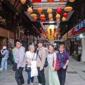 Vivian Lai Instagram - 一个背包。。。
一张机票。。。
一颗说走就走的💗。。。
一段收获满满的旅程。。。
Shanghai trip ❤️❤️❤️🌼🌼
#上海之旅
#多年不见还是这么美
#愉快的旅程

@lnxglobal_official
@teritann 
@yujiao1452