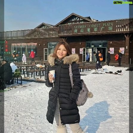 Vivian Lai - 3 Likes - #北京南山滑雪场 大人小孩都玩的开心💗
环境优美!设备齐全!
吃喝玩乐样样有!!
超推荐冬天來北京滑雪必打卡👍👍
Thank you @songminoxz family 热情接待 ❤️❤️
#北京
#北京初雪❄️
#下雪的北京真美
#南山滑雪场
#vivian出遊记
@teritann
@yujiao1452