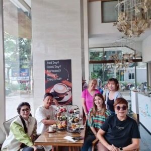 Vivian Lai Instagram - The best things in life are people we love, the place we've been, and the memories we've made a long the way!!🌷🌷🌷
🏠 : @staywithnimman

@lnxglobal_official 
@teritann
@chengdemin
@aarahwong_official
@yujiao1452

#chaingmai 
#清迈 
#好多网美打卡景点
#vivian出走记
#vivianlai
