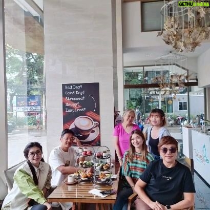 Vivian Lai - 3 Likes - The best things in life are people we love, the place we've been, and the memories we've made a long the way!!🌷🌷🌷
🏠 : @staywithnimman
@lnxglobal_official
@teritann
@chengdemin
@aarahwong_official
@yujiao1452
#chaingmai
#清迈
#好多网美打卡景点
#vivian出走记
#vivianlai