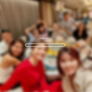 Vivian Lai Instagram - 年初十七。。
我们还是继续享受#捞鱼生 #过年的节奏 🍊🍊🍊
#水果鱼生 太好吃了！明年再來！@sensdining
让我们一整年继续捞个 
龙年吉祥！！
龙飞凤舞！！
龙年行大运！！
Thank you @teritann  @lnxglobal_official