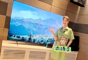 Vivian Lai Instagram - Vivian 好介绍🤗🤗
自从朋友推荐新加坡品牌PRISM  QLED Series TV , 让我对 PRISM 刮目相看👍👍👍
QLED 4K Google TVs , 让我在家可以享受Dolby technology，enjoy sharper, more vibrant visual and sound!! 
还有PRISM  QLED TV  智慧型设计真的是太厉害了👍👍 我喜欢的app都在里面😚😚 
There are more than 5,000 apps on Google Play.  like YouTube, Netflix, Viu, meWATCH, Spotify, Twitch, Crunchyroll, PLEX and more 。。。。
更棒的是我手机的功能，就可以在PRISM  QLED TV里面了, 更加方便的让我处理各项事情🤗🤗 

重点是合理的价格，高品质的TV , 专业的服务态度，让我真的💗上它🤗🤗

@prismplus 

#prismplus #dolbyvision #dolbyatmos #qledtv #googletv