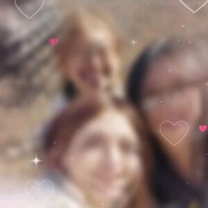 Vivian Lai Instagram - 祝天下的妈妈们。。
母亲节快乐🌹🌹 
妈妈们辛苦啰❤️❤️
大家还是要继续“听妈妈的话”
😂😂😂
#天下的媽媽都是一樣的 
#妈妈 
#ilovemymom 
#momisthebest
#当妈妈不容易 
#天天都是母亲节 
#happymothersday