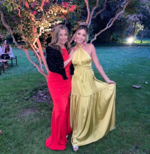 Viviana Nunes Instagram - Bien felices y coloridas 🇲🇱🇧🇫 con @natyzerene en el maravilloso matrimonio de @caritovillarino y @gianbosisio ❤️❤️