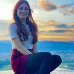 Viviana Santos Instagram - Esta temporada  de mi vida se titula: Ando bien a gusto, si vas a venir a mejorar la cosa, cae...si no, cierra la puerta al salir y que gracias😉