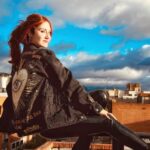 Viviana Santos Instagram - Enamorada de mi chaqueta 😍 @almanuva 💜No me la he quitado desde que llegó 🙈. Cami la diseñó exactamente como la pedi y mejor! … asi que ya saben para los que me han preguntado estos días que he subido historias con ella, la consigue en @almanuva