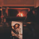 Viviana Santos Instagram – Te voy a extrañar… noches y días llenos de historias capturadas con mi #SamsungZFlip5 estaba obsesionada contigo, nunca pensé que te arrebatarían de mi lado, eras mi mejor amigo fotógrafo! 📷✨ Estas fueron de las últimas fotos que me tomaste y logré recuperar.
Deseando que Santa te traiga de vuelta a mis manos 🎄🎁
#expandetumundo #losquesedoblan @samsungcolombia #patrocinadosamsung