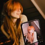 Viviana Santos Instagram – Te voy a extrañar… noches y días llenos de historias capturadas con mi #SamsungZFlip5 estaba obsesionada contigo, nunca pensé que te arrebatarían de mi lado, eras mi mejor amigo fotógrafo! 📷✨ Estas fueron de las últimas fotos que me tomaste y logré recuperar.
Deseando que Santa te traiga de vuelta a mis manos 🎄🎁
#expandetumundo #losquesedoblan @samsungcolombia #patrocinadosamsung
