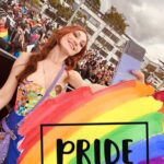 Viviana Santos Instagram - El amor no se define por normas sociales, sino por los corazones que laten al unísono, sin miedo a mostrarse tal como son❤️ 🌈💖 Celebremos el amor en todas sus formas y colores 💖🌈 No importa nuestra orientación, género o identidad, todos merecemos amar y ser amados plenamente. Abracemos la diversidad y luchemos por un mundo donde todos puedan vivir su verdad con orgullo. Hay que seguir caminando juntos hacia una sociedad inclusiva, en la que el amor sea celebrado sin importar quiénes somos o a quién amamos. ¡Feliz mes del orgullo gay! 🌈💕 #PrideMonth #LoveIsLove #Inclusivity #amorsinfronteras #setumismo #pride #samsungcolombia