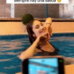 Viviana Santos Instagram – ¡Ya sabes! 😏🤭… Sumérgete en la innovación con el #SamsungZFlip5 . Resistente al agua dulce💦 hasta 1.5 metros por 30 minutos.  #ExpandeTuMundo con estilo!

😎 ¿List@ para el cambio?
Patrocinado por @samsungcolombia 
.
.#publicidad 
.
#zflip5 #samsungzflip #samsung #humor #relaciones #relacionestoxicas
