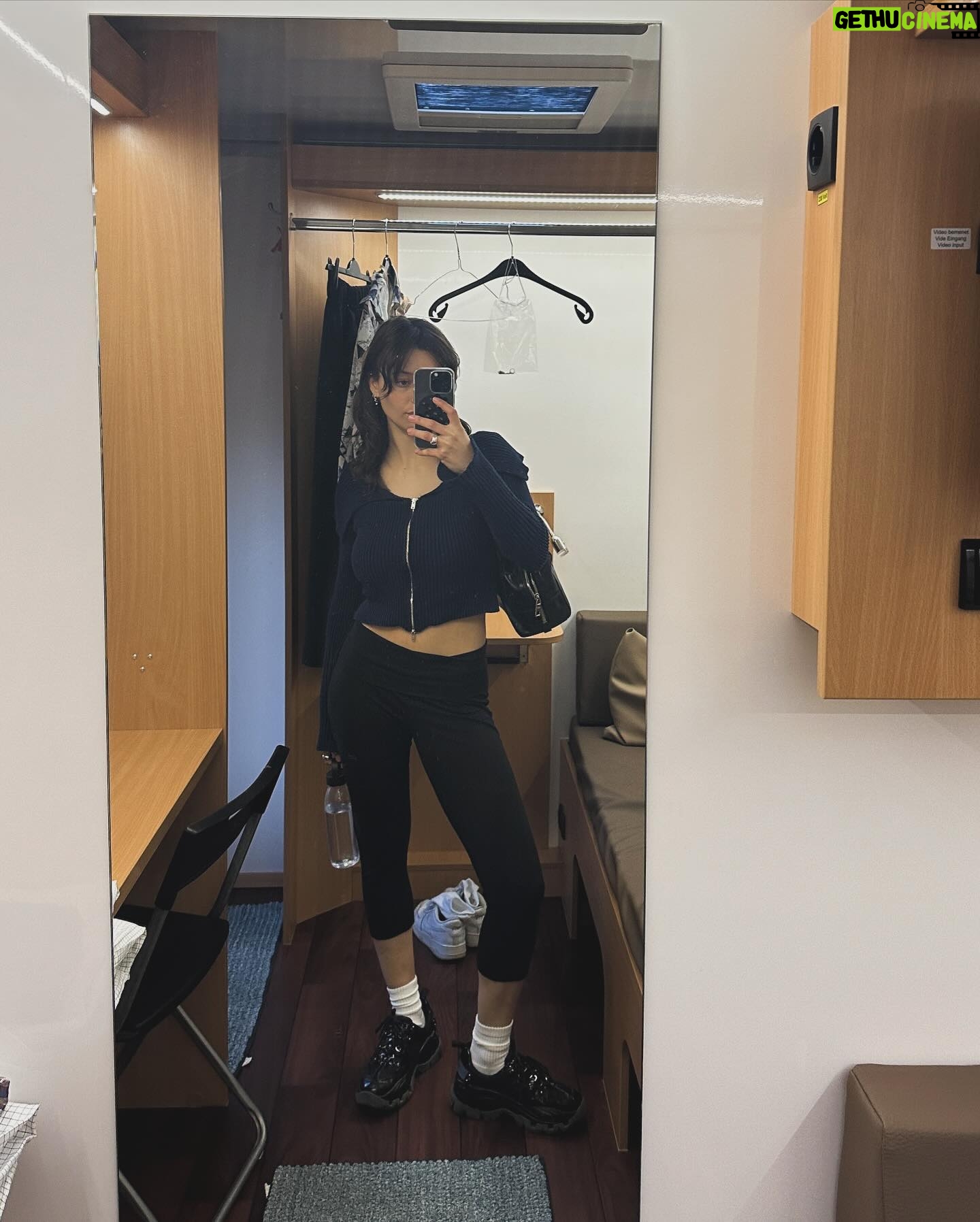 Vivien König - 4.8K Likes - some recents 🌻
