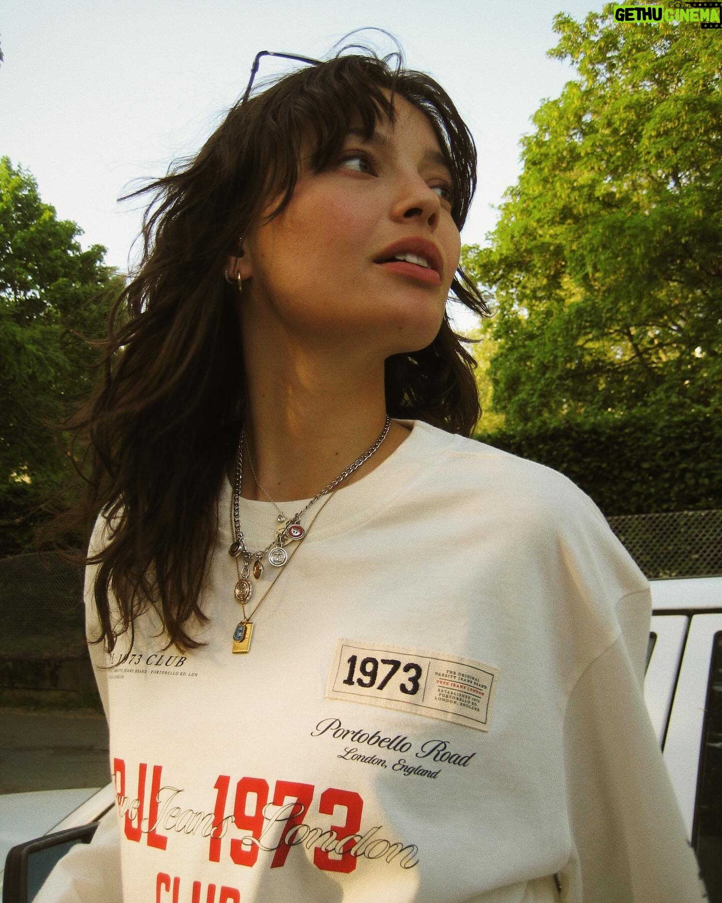 Vivien König - 1.9K Likes - ad| sunset walks in spring 🌼welcome to the 1973 Club capsule by @pepejeans #PepeJeansLondon // photos @e.nek.o