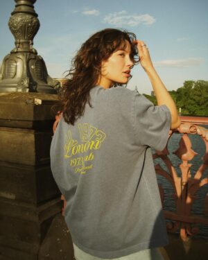 Vivien König Instagram - ad| sunset walks in spring 🌼welcome to the 1973 Club capsule by @pepejeans #PepeJeansLondon // photos @e.nek.o
