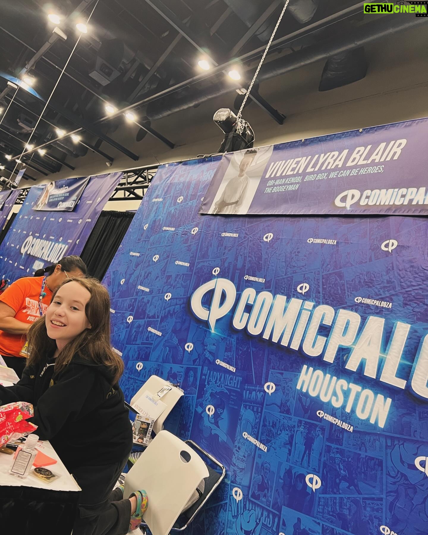 Vivien Lyra Blair Instagram - Having a great time at @houstoncomicpalooza 👀