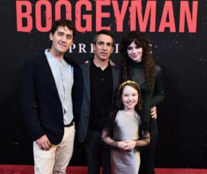 Vivien Lyra Blair Instagram - So many people I want to thank for making #theboogeyman premiere at the #elcaptaintheatre a huge night! ❤️

Style by @veronica.graye 
HMU by @meghan.pins
Shoes by @badgleymischka and  the amazing headband is from @leletny 

Thanks to @imprintpr @paradigmtalentagency @21lapsentertainment @20thcenturystudios @20thcenturystudioshorror @disneystudios  and everyone that came out to get scared!! 😻