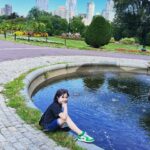 Vivien Lyra Blair Instagram – I’m really enjoying my trip to #boston with my Mom, Aunt, and Cousin! 😻

I even met a little duck that loves goldfish crackers as much as I do 👀