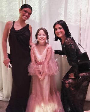 Vivien Lyra Blair Instagram - I had so much fun last night at #theemmys seeing old friends and meeting new ones. 👀

I’m so grateful to have been invited. 

I have a million “thanks you”s for everyone that made it possible. 

The amazing dress 💃 was a custom piece from @veronica.graye and I ❤️ her for it!

@meghan.pins did my hair and makeup and is loved by my whole family including the cats. 🐈 

But none of it would have been possible without @jenjen2010 @linds_hatch and @sheridanmarch from @paradigmtalentagency and @alliemdouglas from @imprintpr 💪
Who make me feel like I belong in that room. Thank you.