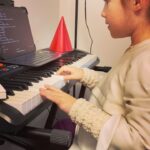 Vivien Lyra Blair Instagram - I got to go to my first concert last week. I saw @twentyonepilots I’ve been a big fan since I was really young (I know I’m still young 😁). When I work I still practice music and during ObiWan I asked my piano teacher to help me with “Tear in My Heart” The concert was everything I could have ever wanted it to be. Thank you #TylerJoseph and #JoshDun I had so much fun!!