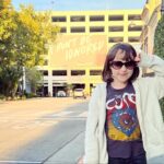 Vivien Lyra Blair Instagram - How it started and how it’s going. I saw my first movie billboard for something I was in with #birdbox 👀. It’s really exciting when so many people work so hard to see it out in the wild! 😻 Almost 5 years later and my latest project #fatalattraction is in the same billboard spot! 🍿 #vivienlyrablair #paramountplus #moviemarketing #hollywood #howitstartedvshowitsgoing